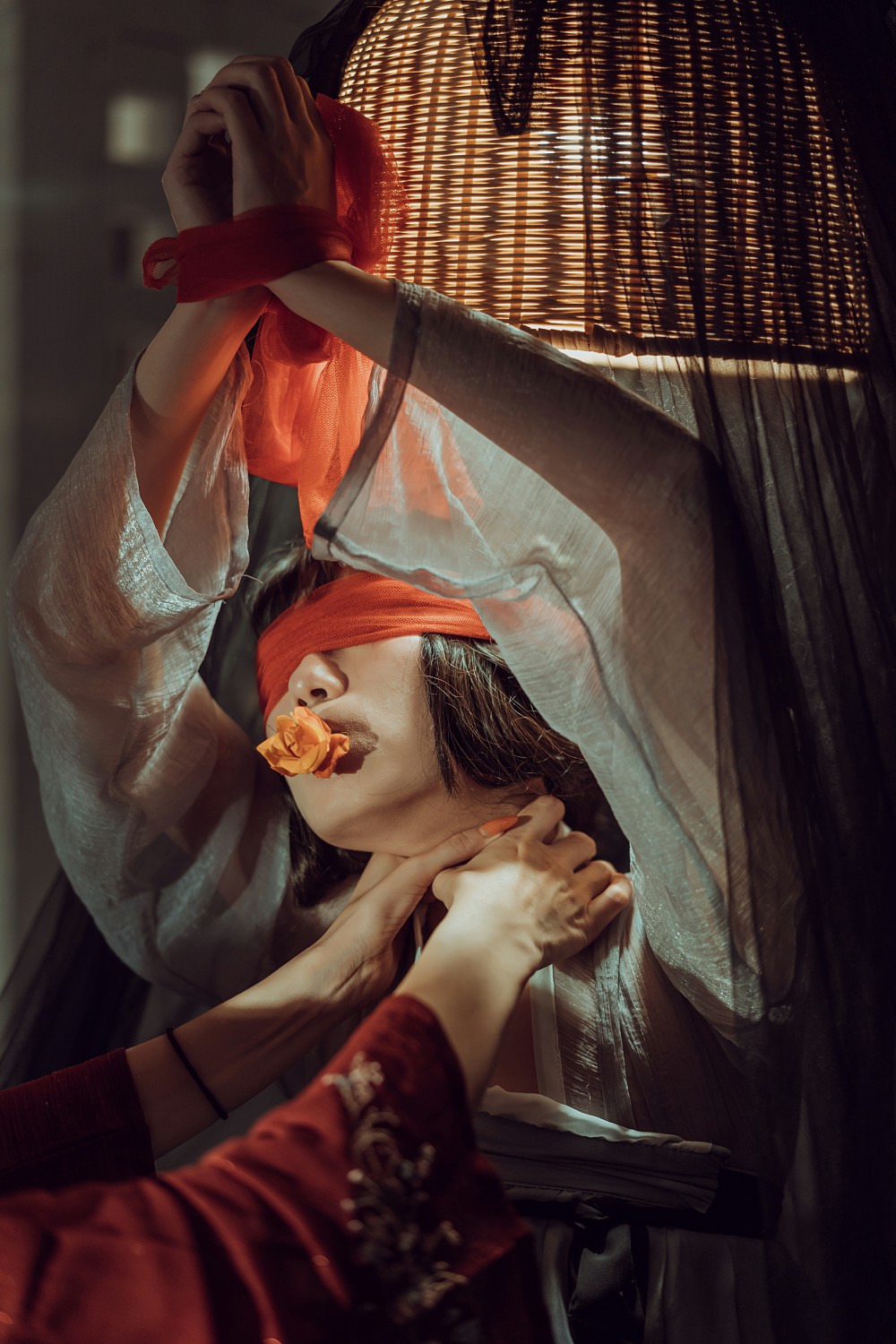 秋和柯基(夏小秋秋秋) - 昏红帐